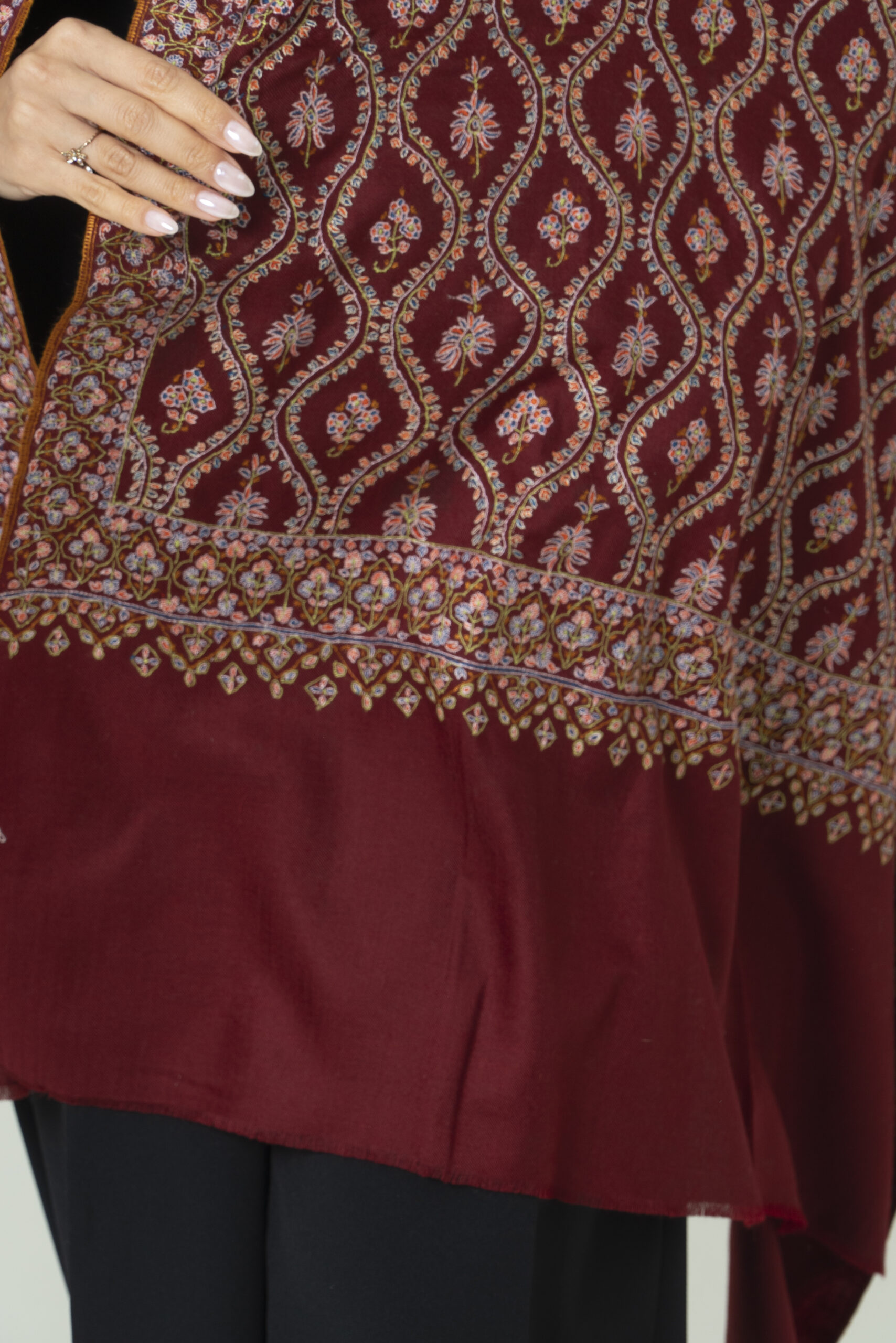 Ruby Glow Pashmina – Handcrafted Beauty - Image 3