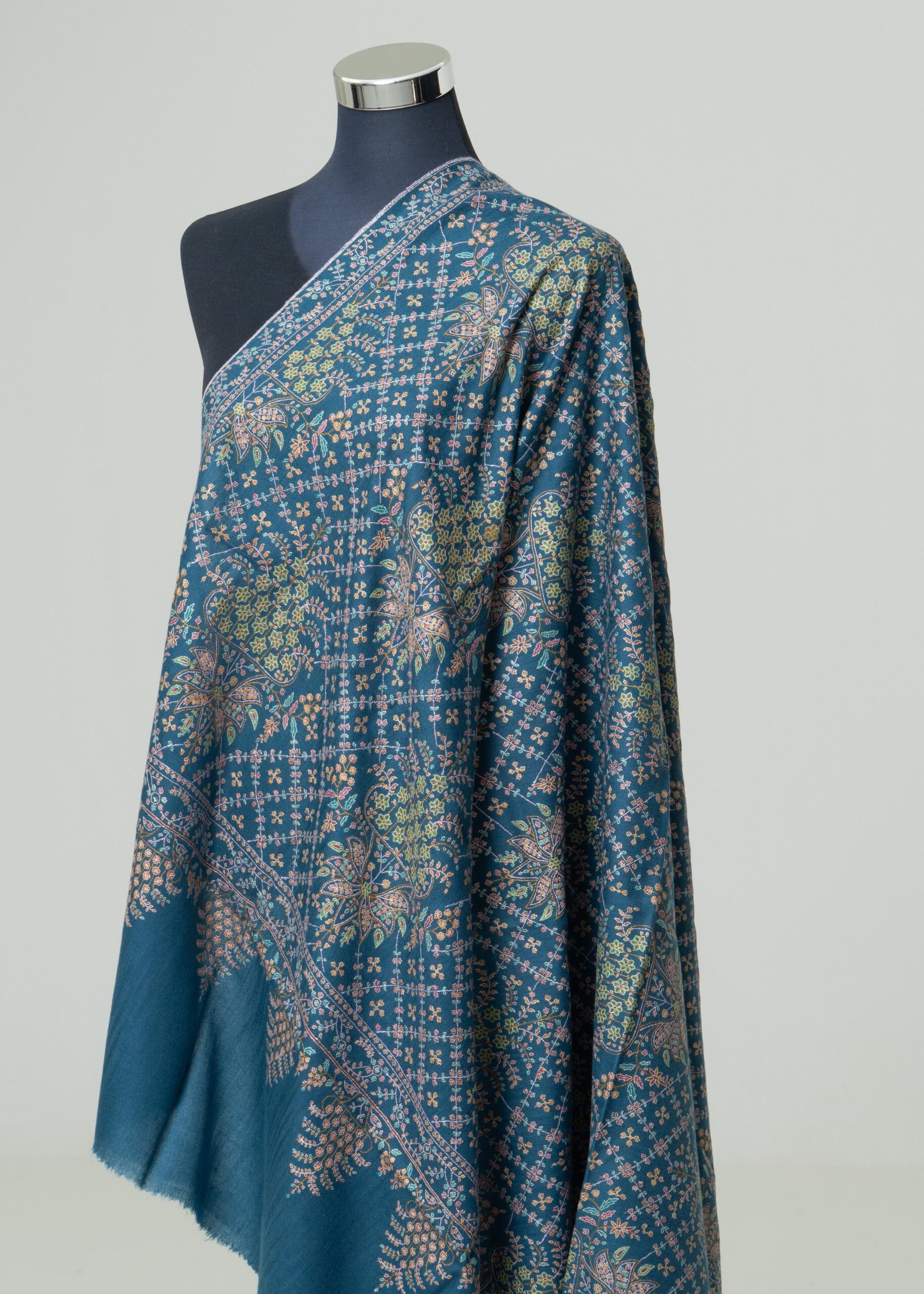 The Majestic Pashmina – Tradition in Motion
