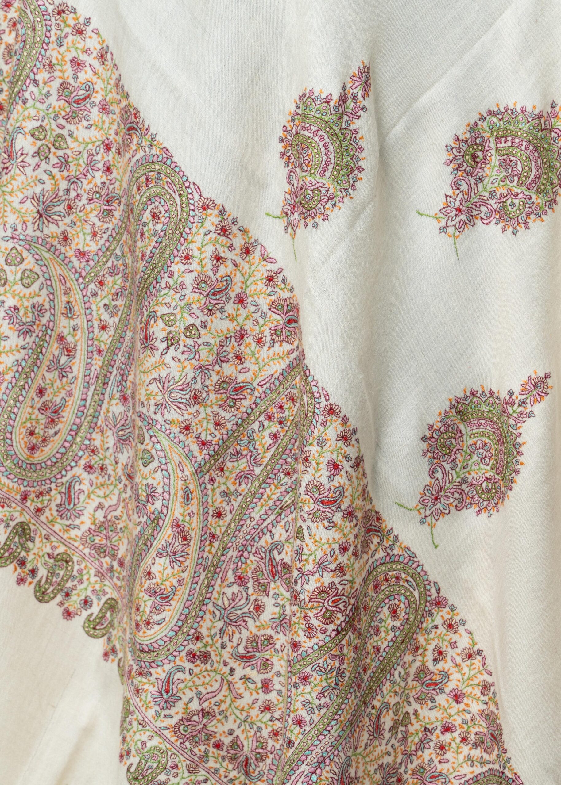 Handwoven Classic Pashmina – Heritage Preserved - Image 2