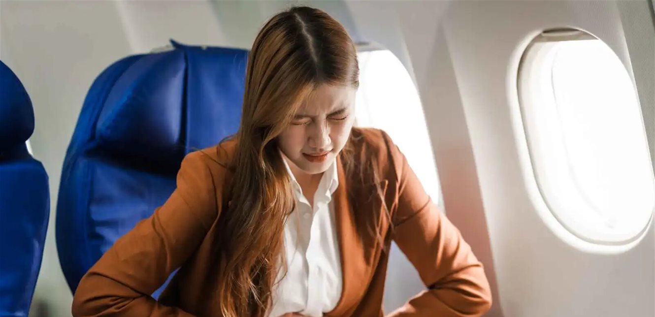 طب وصحة – لماذا نشعر بالانتفاخ مباشرة بعد إقلاع الطائرة؟ – الأخبار جديدنا – أخبارنا
